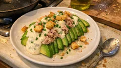 Avocado mit Thunfisch und Knoblauch-Croûtons – schnelle Vorspeise mit Crunch