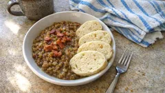 Omas Linsengericht mit Böhmischen Knödeln – herzhaft, sämig und einfach gemacht