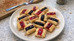 Eisenbahner-Plätzchen wie vom Bäcker – Mürbeteig mit Marzipan und Gelee