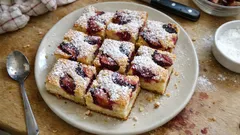 Saftiger Pflaumenkuchen vom Blech – schneller Rührteig, der schön gleichmäßig aufgeht