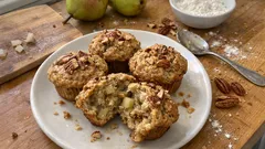 Saftige Birnen-Nuss-Muffins mit Zimt – schnell gerührt und locker gebacken