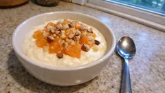 Mandarinenquark mit Ingwer und Haselnüssen – in 10 Minuten cremig fertig