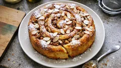 Kürbis-Schneckenkuchen mit Apfel und Mandeln – saftig, würzig und einfach gemacht