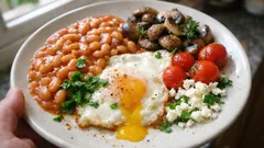 English Breakfast zuhause: Spiegelei, Ofen-Bohnen, Pilze und Tomaten in 30 Minuten