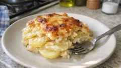 Einfaches Kartoffelgratin aus dem Ofen – cremig, zart und oben goldbraun