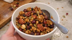 Kürbis-Granola aus dem Ofen: knusprige Cluster mit Pumpkin Spice und Nüssen
