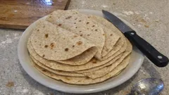 Wrap-Teig aus der Pfanne: Mit 4 Zutaten zu weichen, flexibel rollbaren Wraps