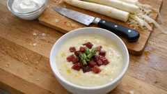 Spargelcremesuppe wie im Restaurant – cremig, fein und ganz einfach gemacht