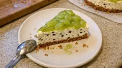 Stracciatella-Cheesecake mit Trauben – Kühlschranktorte, die immer gelingt