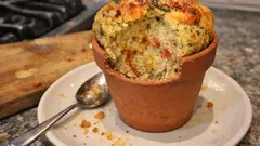 Buntes Kräuterbrot im Blumentopf backen: saftige Dinkelbrötchen mit Paprika & Käse