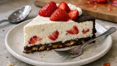 Erdbeer-Philadelphia-Torte ohne Backen: mit Schoko-Boden und zitroniger Creme