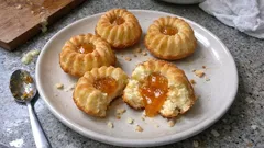 Mini-Quark-Gugelhüpfer mit Marmeladenkern – saftig, zart und schnell gemacht