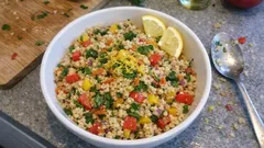 Gemüse-Bulgur mit Zitrone und Petersilie – in 25 Minuten, warm oder als Salat