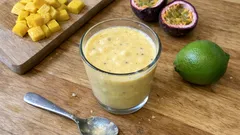 Mango-Passionsfrucht-Lassi mit Kefir – in 5 Minuten cremig gemixt