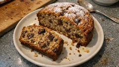 Saftiger Nusskuchen mit Schokostückchen – klassischer Rührkuchen, der immer gelingt