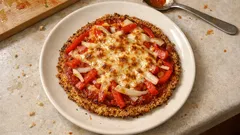 Quinoa-Pizza aus dem Ofen: knuspriger Boden ohne Hefeteig, ganz einfach