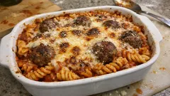 Polpette al forno mit Fusilli – italienischer Auflauf mit Tomatensauce und Käsekruste