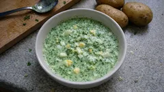 Frankfurter Grüne Soße einfach selber machen – cremig, kräuterfrisch und perfekt zu Pellkartoffeln