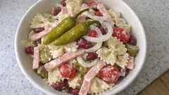 Nudelsalat ohne Mayo: cremig mit Joghurt-Dressing – perfekt fürs Grillbuffet