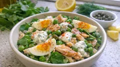 Räucherfisch-Salat mit Erbsen und Joghurt-Kräuter-Dressing – leicht und schnell gemacht