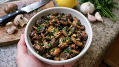 Pilzgemüse aus der Pfanne mit Petersilie und Zitrone – in 15 Minuten aromatisch